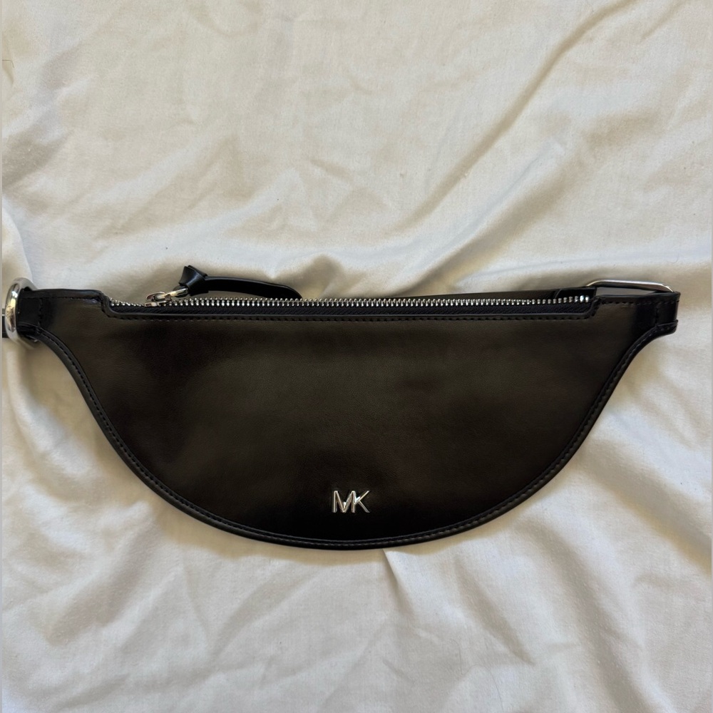 (NEW) Michael Kors Black Reversible Belt Bag